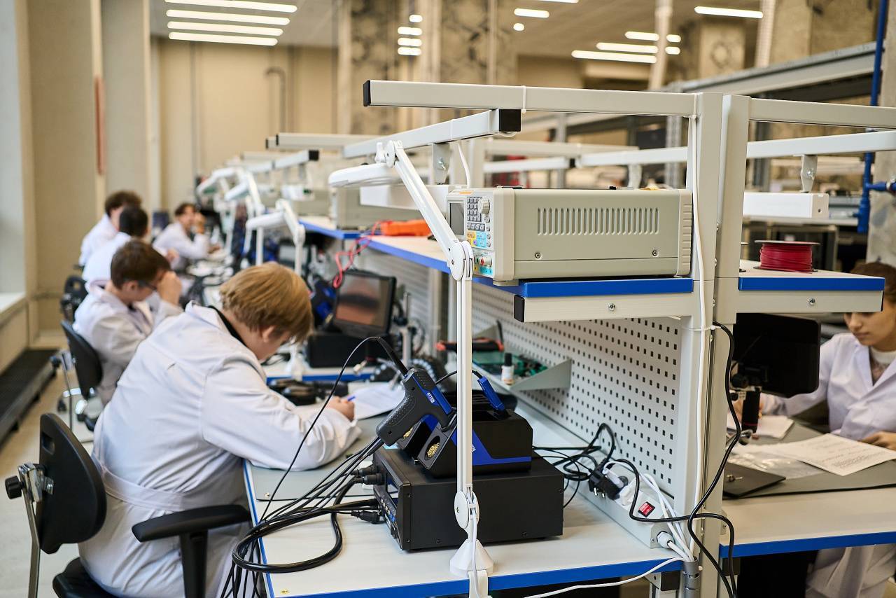 Перекрестная экскурсия в Центр практического обучения «Профессии будущего»