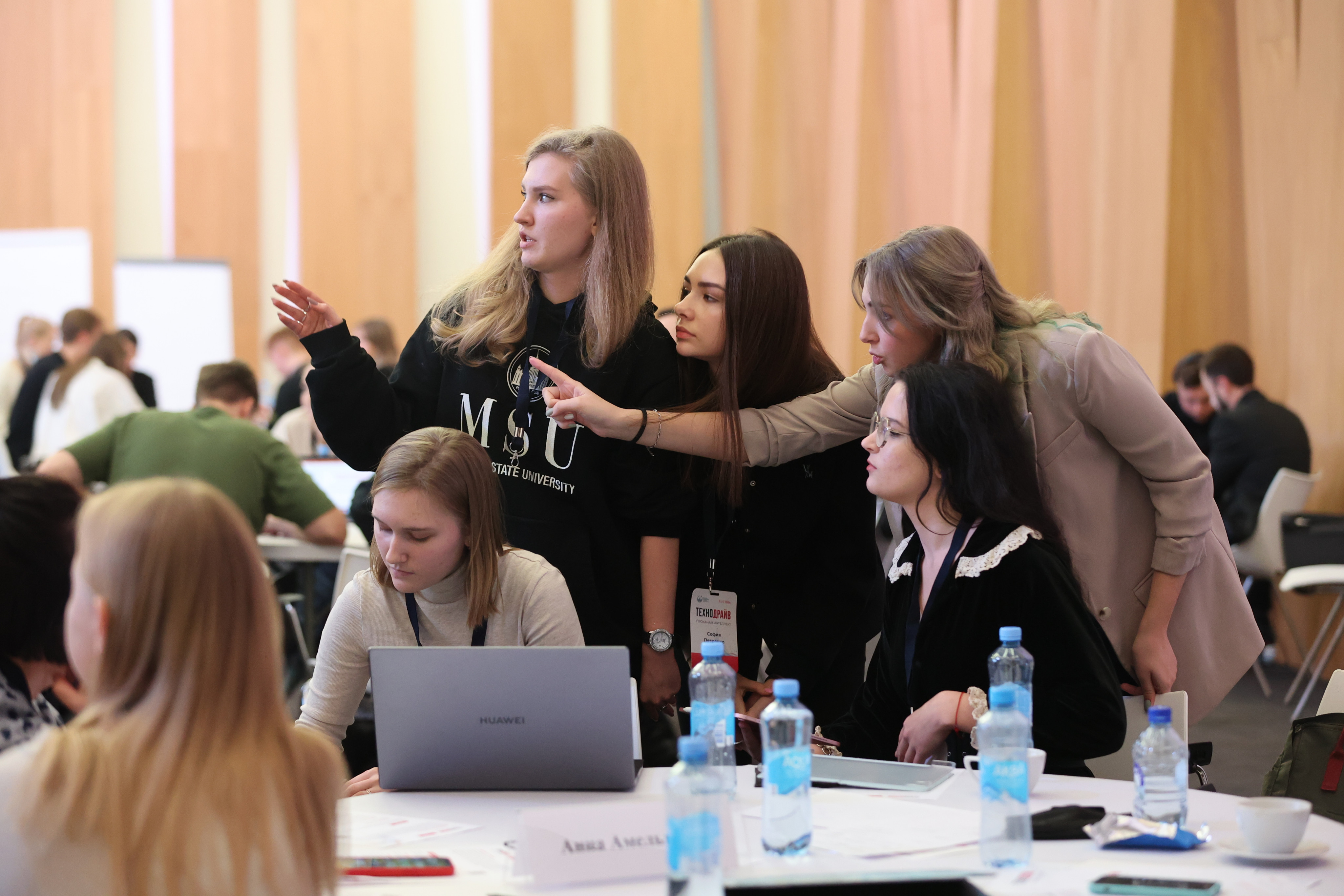 Почти 100 студентов устроились стажерами на предприятия микроэлектроники ОЭЗ Москвы