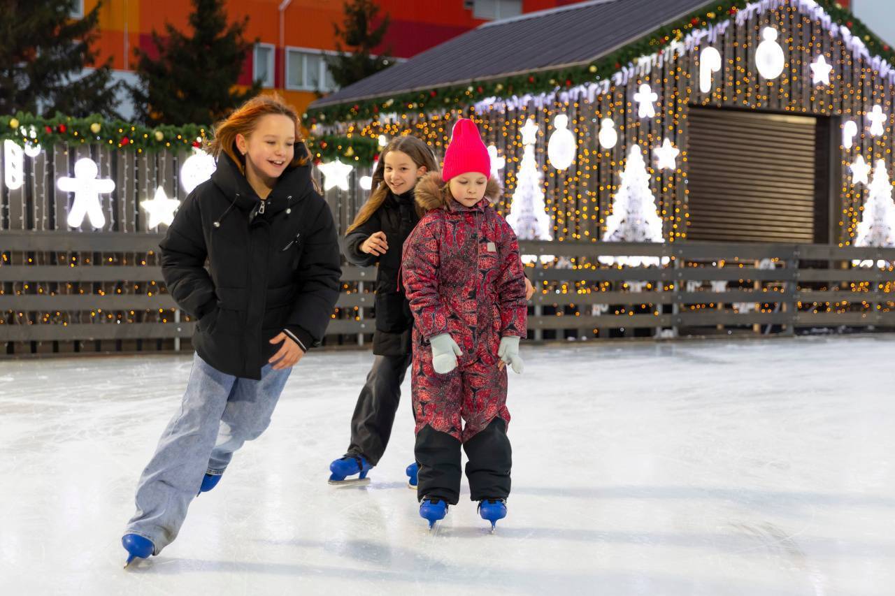 Два бесплатных ледовых катка открылись в ОЭЗ «Технополис Москва»