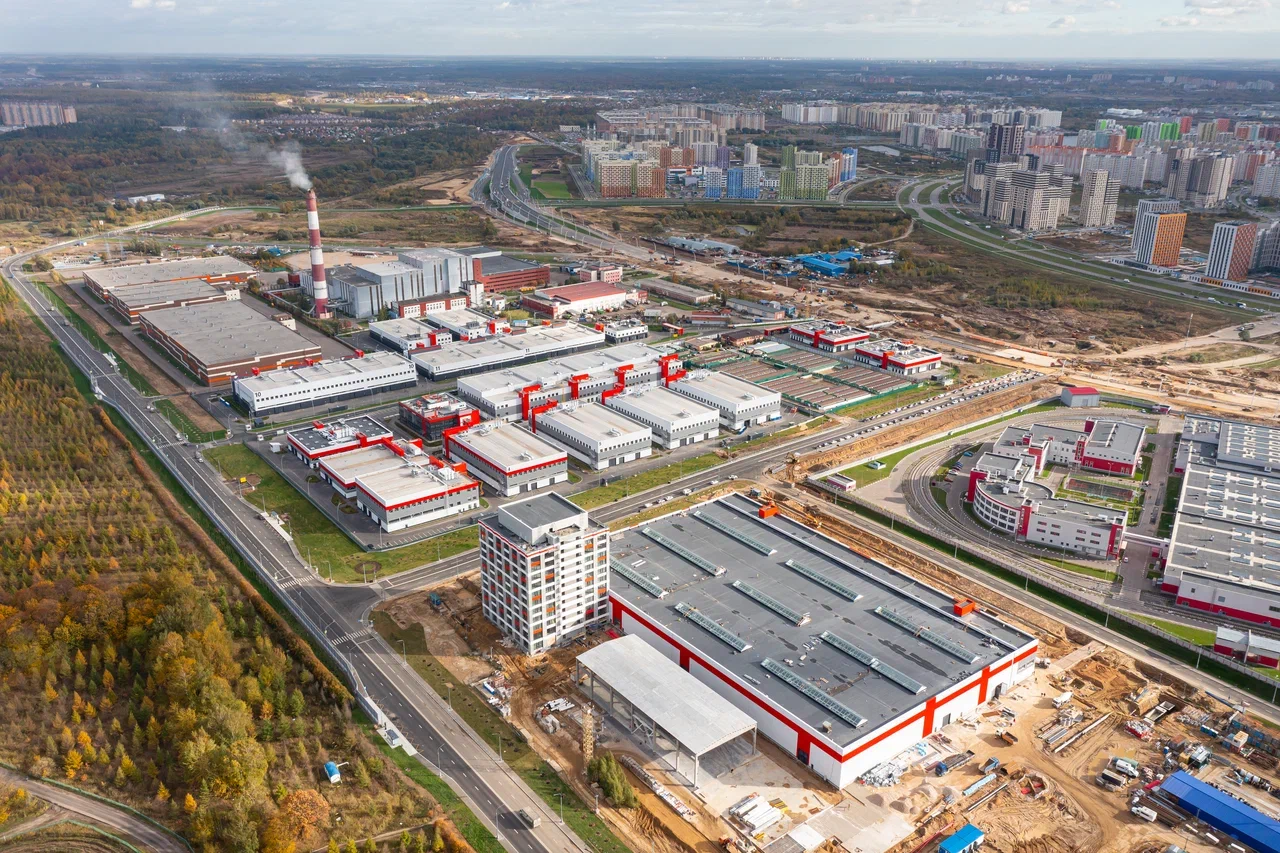 Еще пять корпусов построили в индустриальном парке «Руднево»