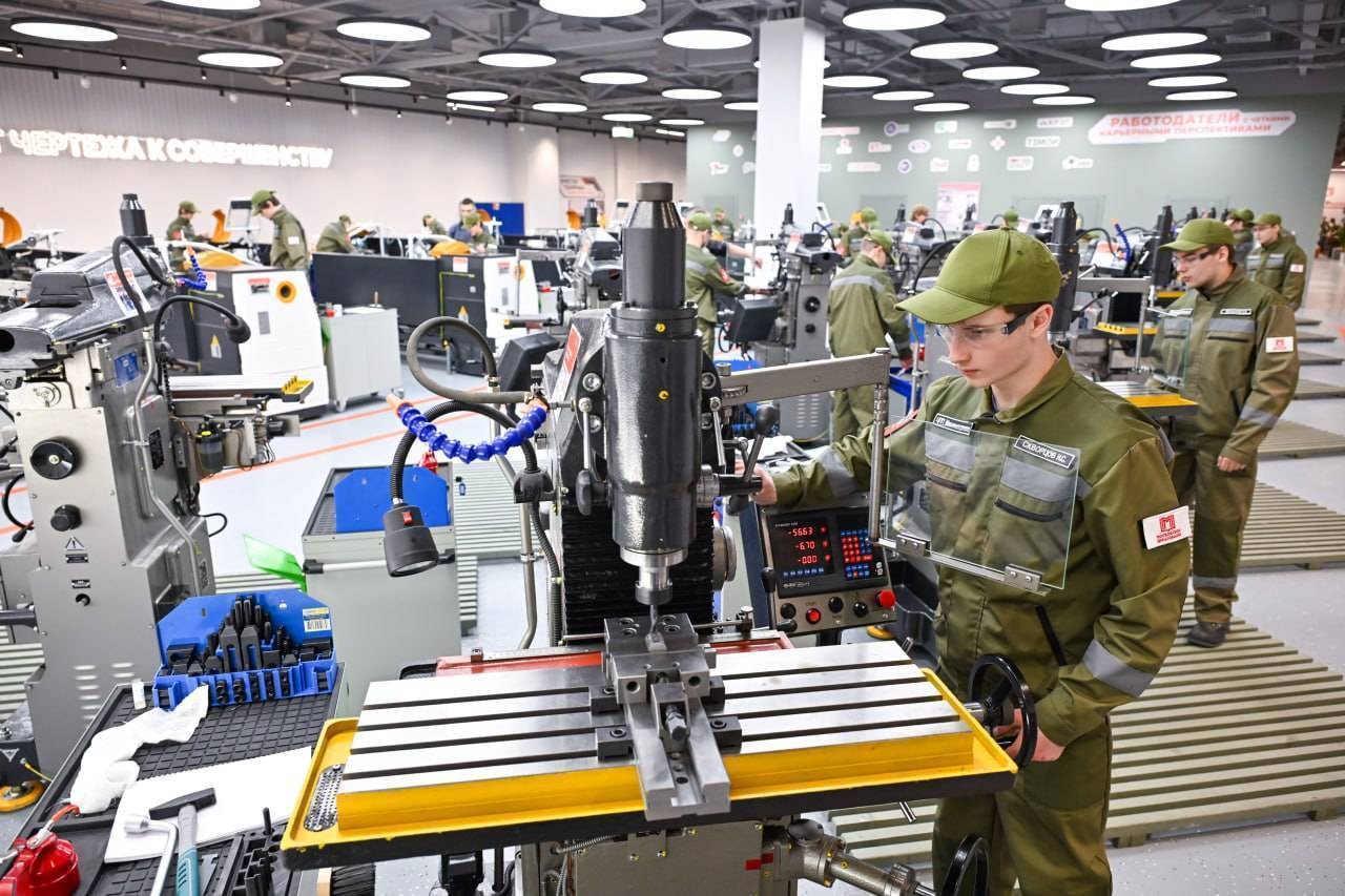 Мишустин и Собянин открыли Центр практической подготовки для машиностроения в ОЭЗ Москвы